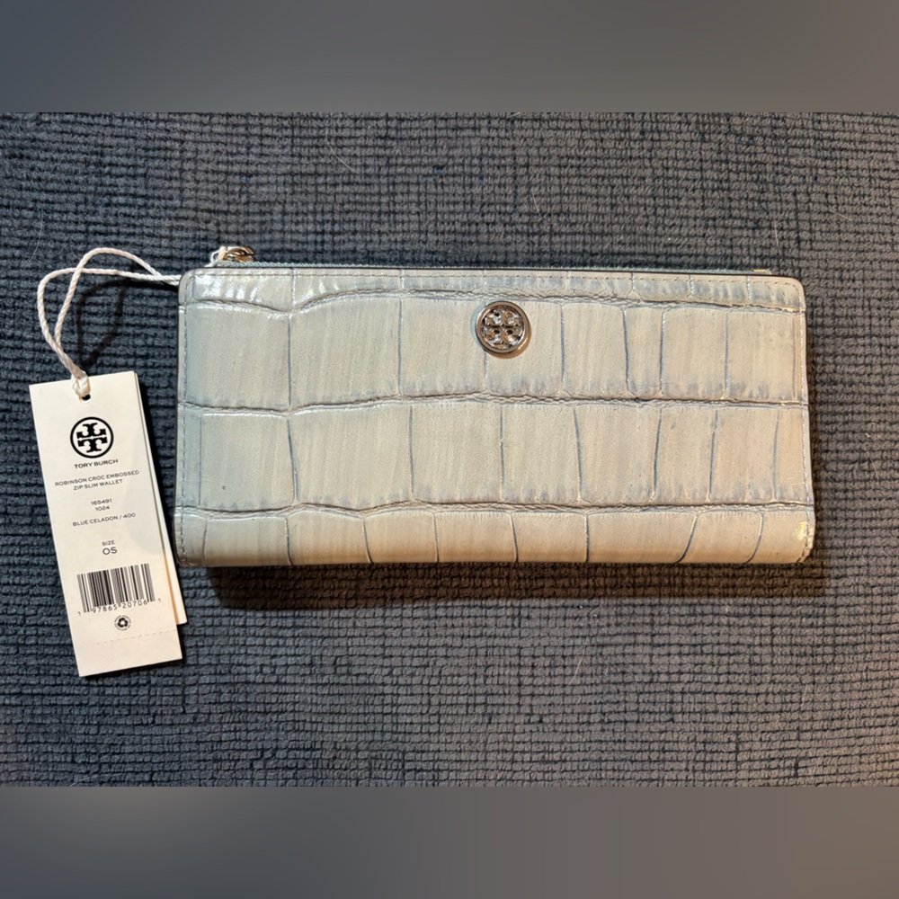 ✨Tory Burch Robinson Croc-Embossed Slim Wallet NWT in Blue Celadon✨